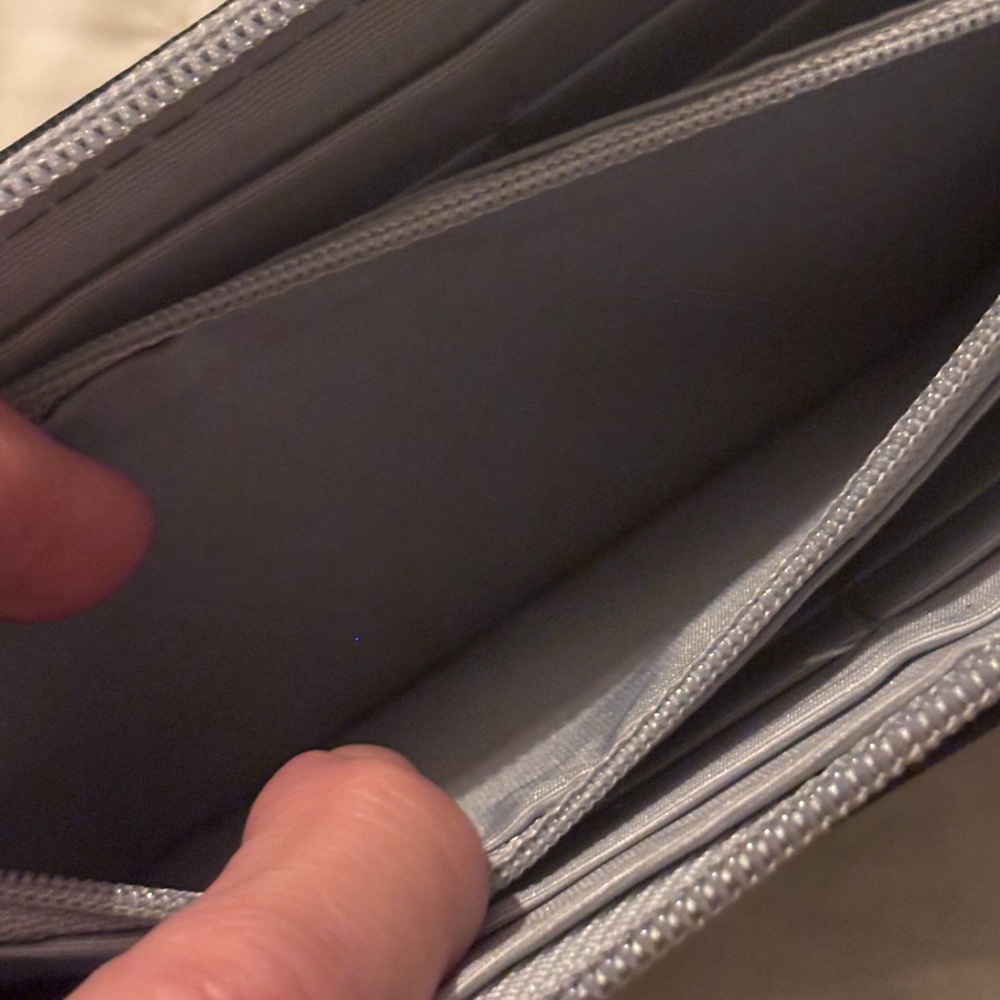 Travelon RFID Blocking Wallet with Leaf Design - Picture 13 of 16